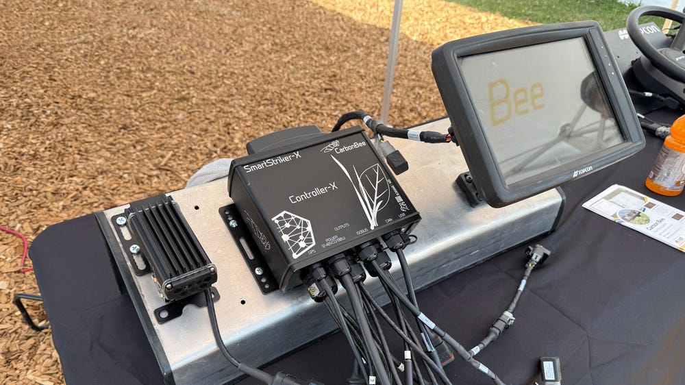 Смарт-обприскувачі з ІІ - Камера для виявлення бур'янів Carbon Bee SmartStriker X